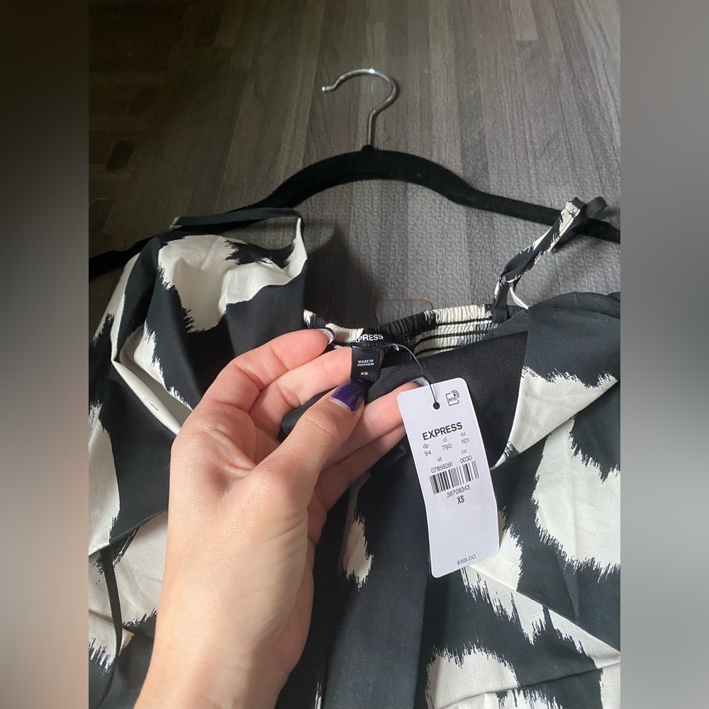 Express Black and White Patterned Jumpsuit - Picture 8 of 9